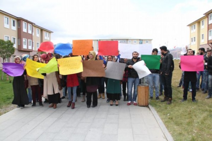 Üniversite Öğrencilerinden Formasyon Eylemi